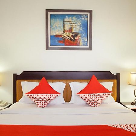 Oyo 108 Hotel Surya Джакарта Екстер'єр фото