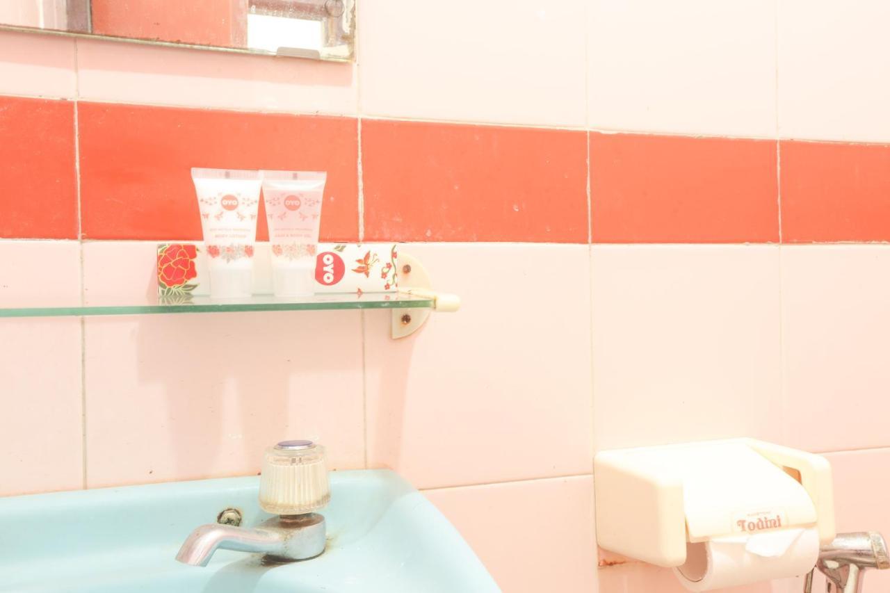 Oyo 108 Hotel Surya Джакарта Екстер'єр фото