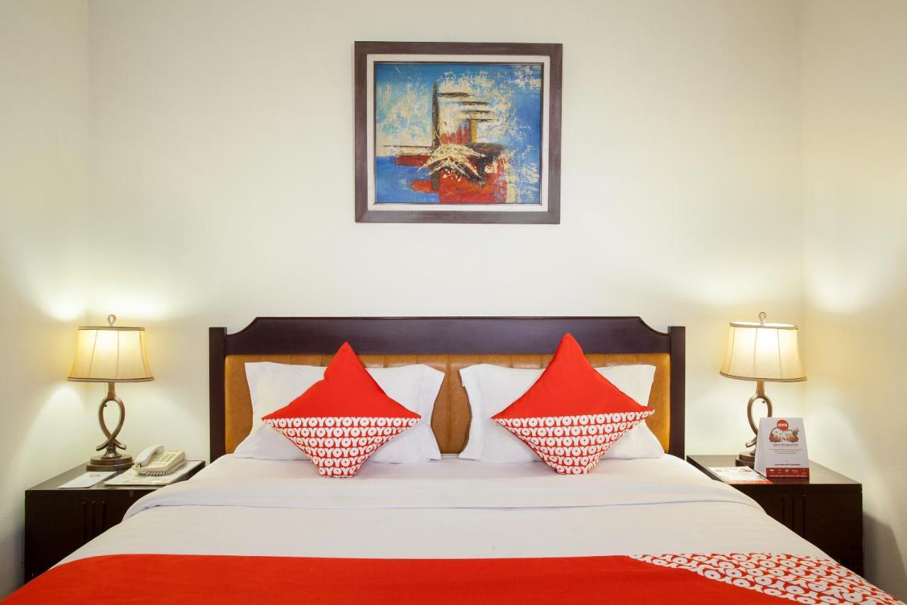 Oyo 108 Hotel Surya Джакарта Екстер'єр фото