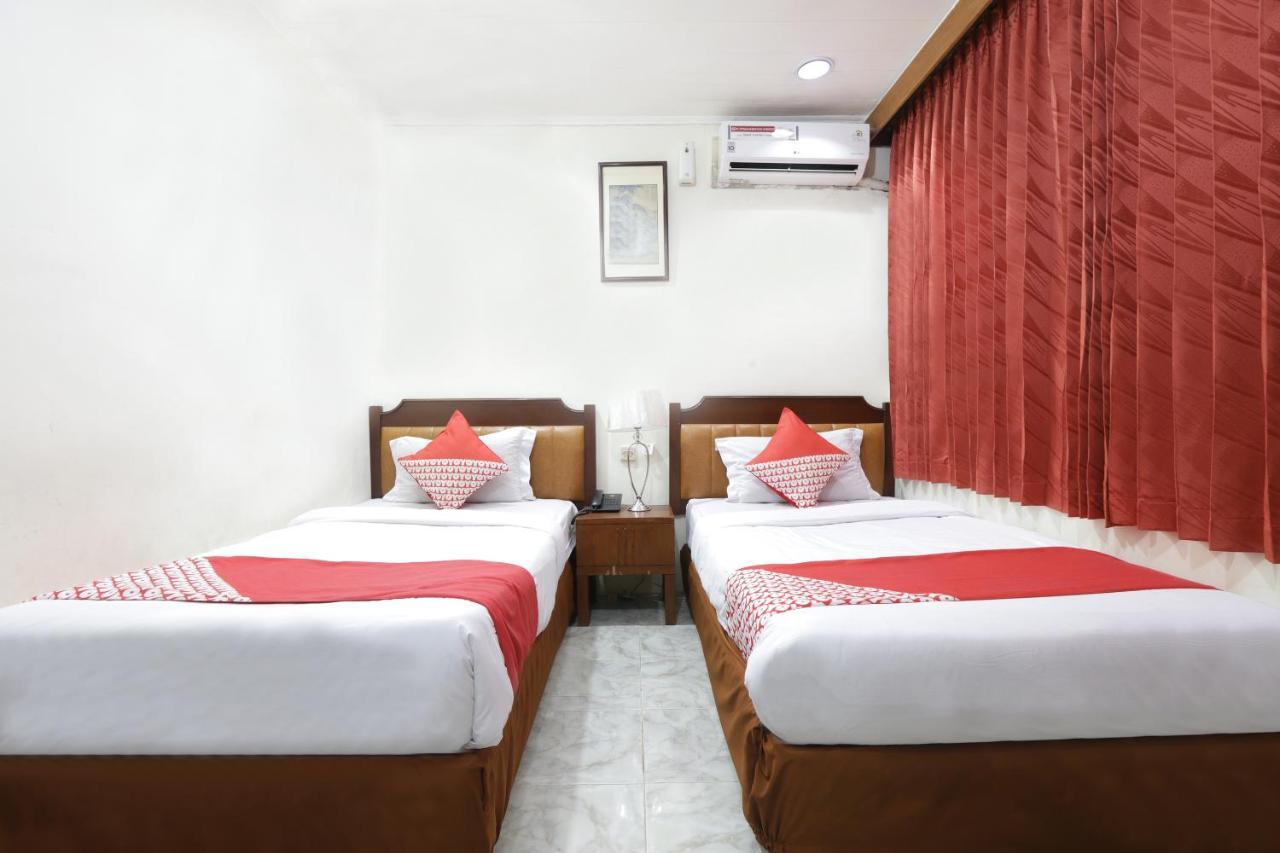 Oyo 108 Hotel Surya Джакарта Екстер'єр фото