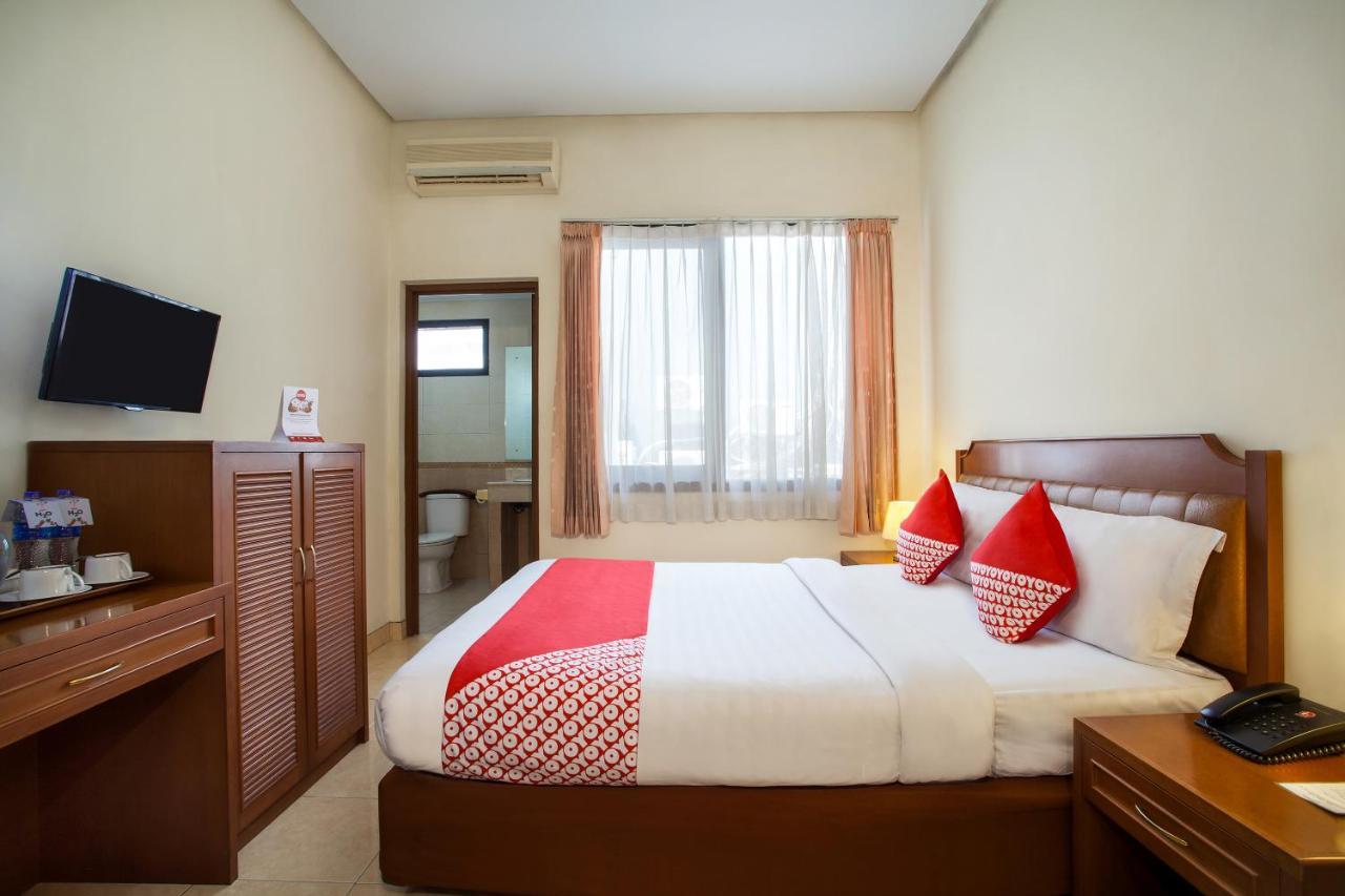 Oyo 108 Hotel Surya Джакарта Екстер'єр фото