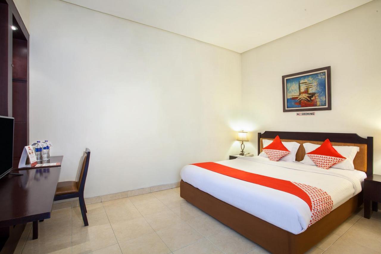 Oyo 108 Hotel Surya Джакарта Екстер'єр фото