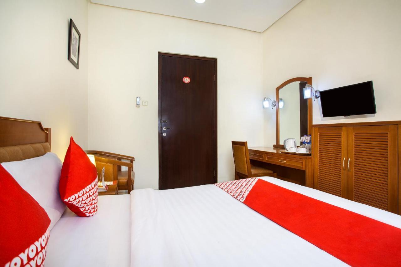 Oyo 108 Hotel Surya Джакарта Екстер'єр фото