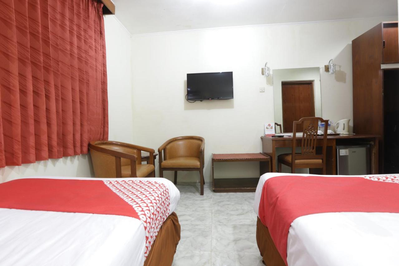 Oyo 108 Hotel Surya Джакарта Екстер'єр фото