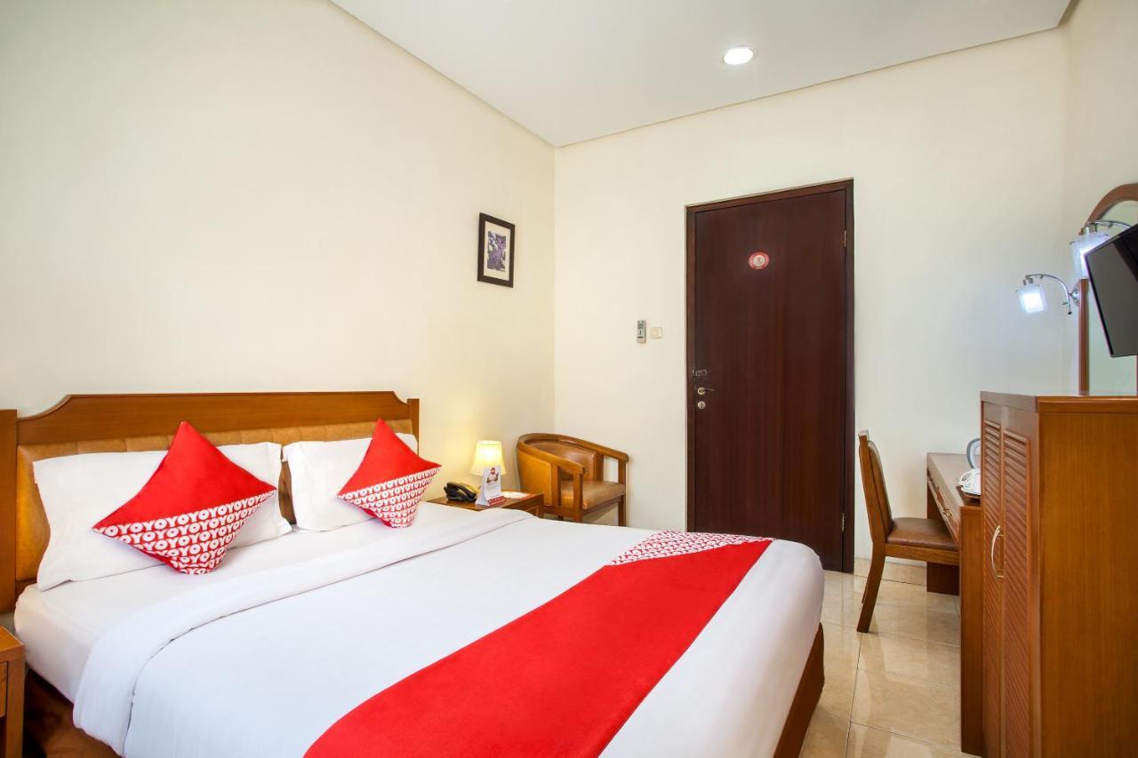 Oyo 108 Hotel Surya Джакарта Екстер'єр фото