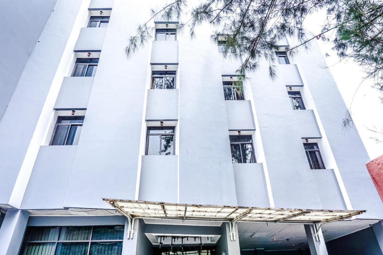 Oyo 108 Hotel Surya Джакарта Екстер'єр фото