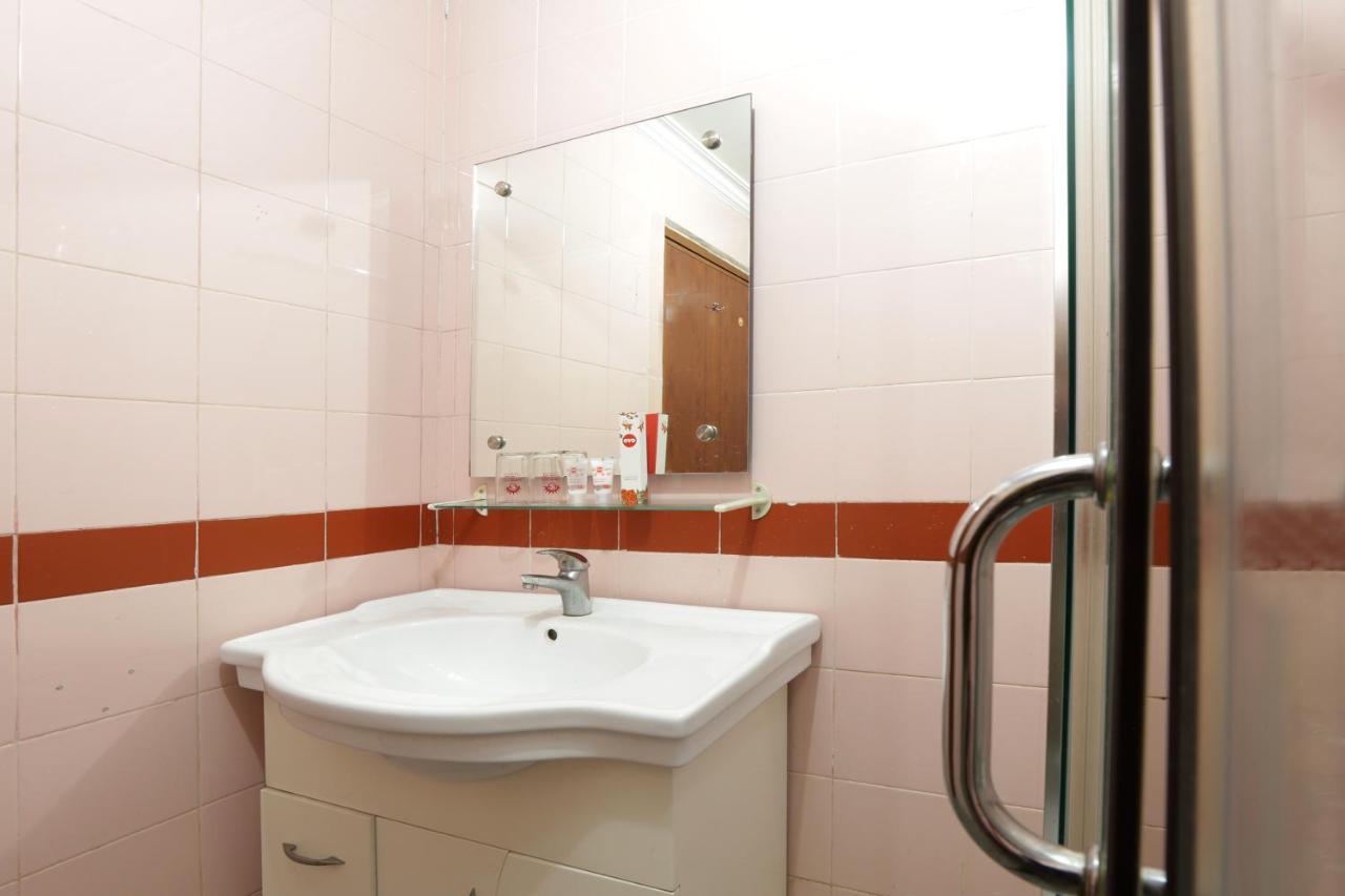 Oyo 108 Hotel Surya Джакарта Екстер'єр фото