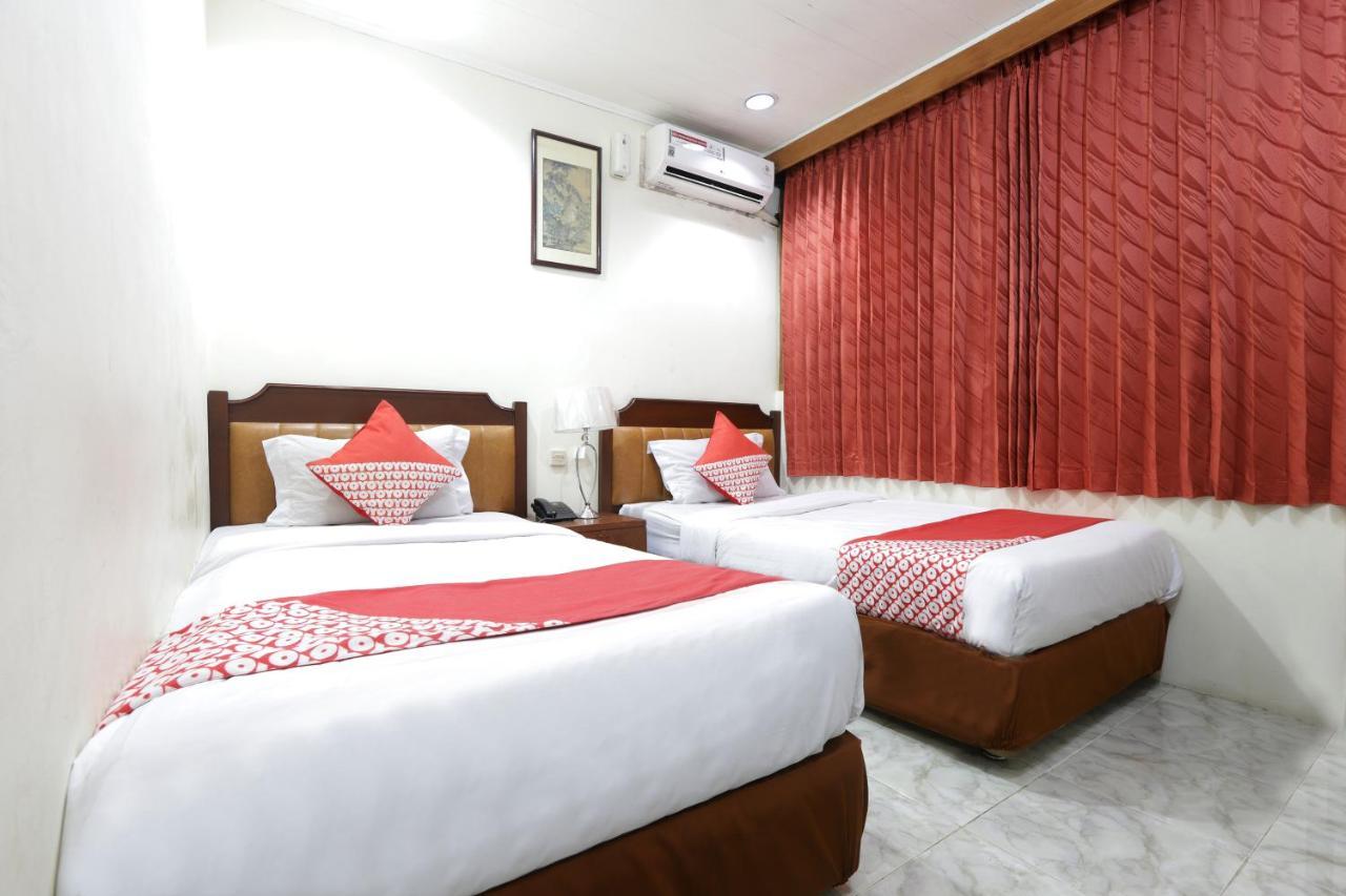 Oyo 108 Hotel Surya Джакарта Екстер'єр фото