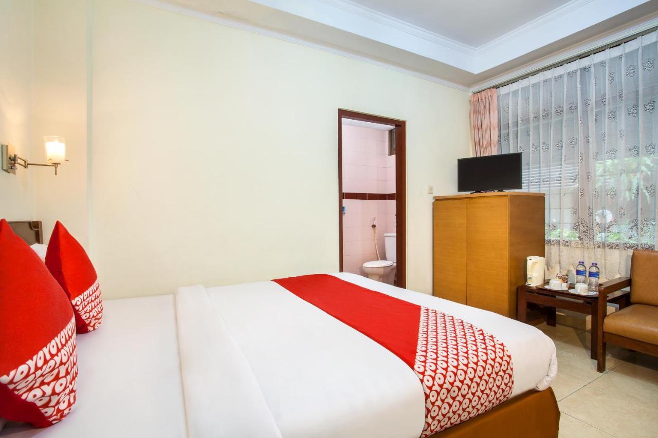 Oyo 108 Hotel Surya Джакарта Екстер'єр фото