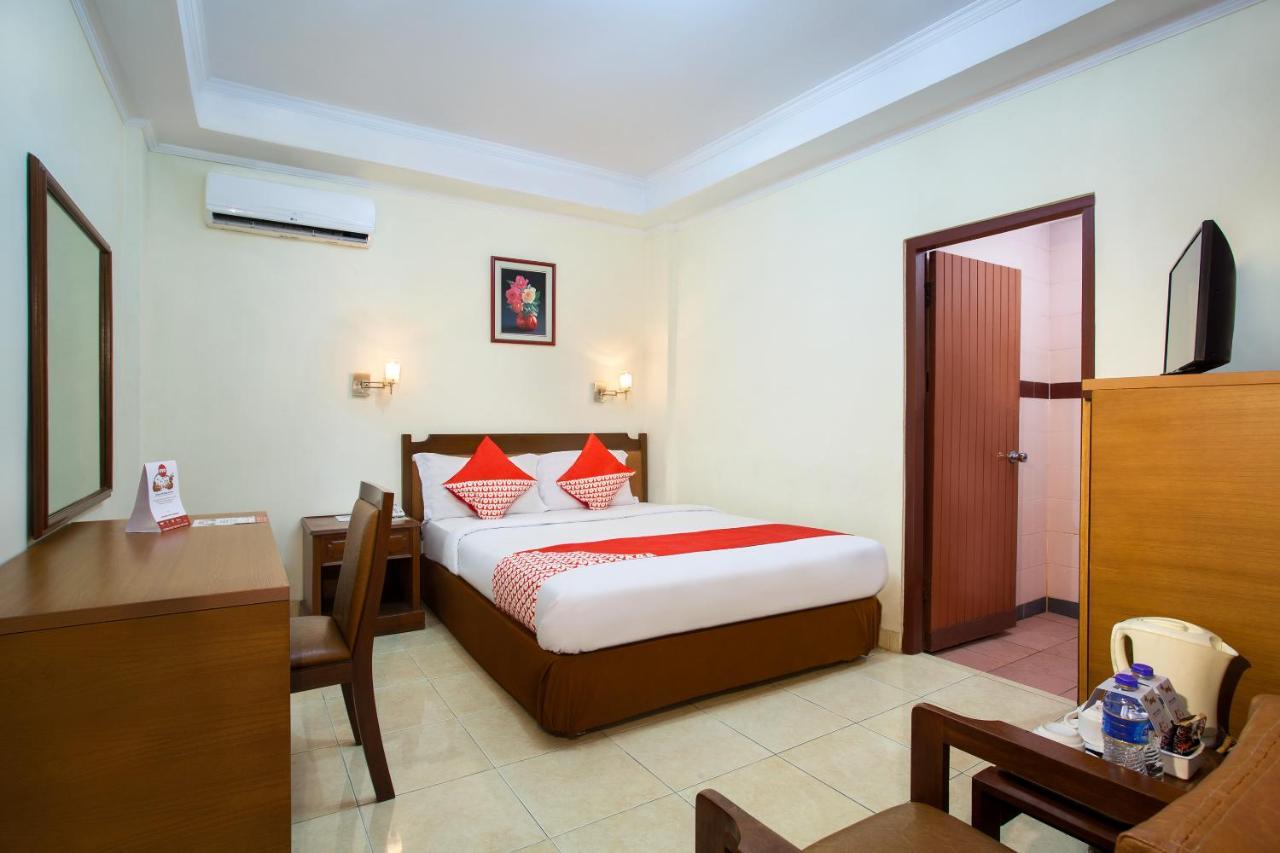 Oyo 108 Hotel Surya Джакарта Екстер'єр фото
