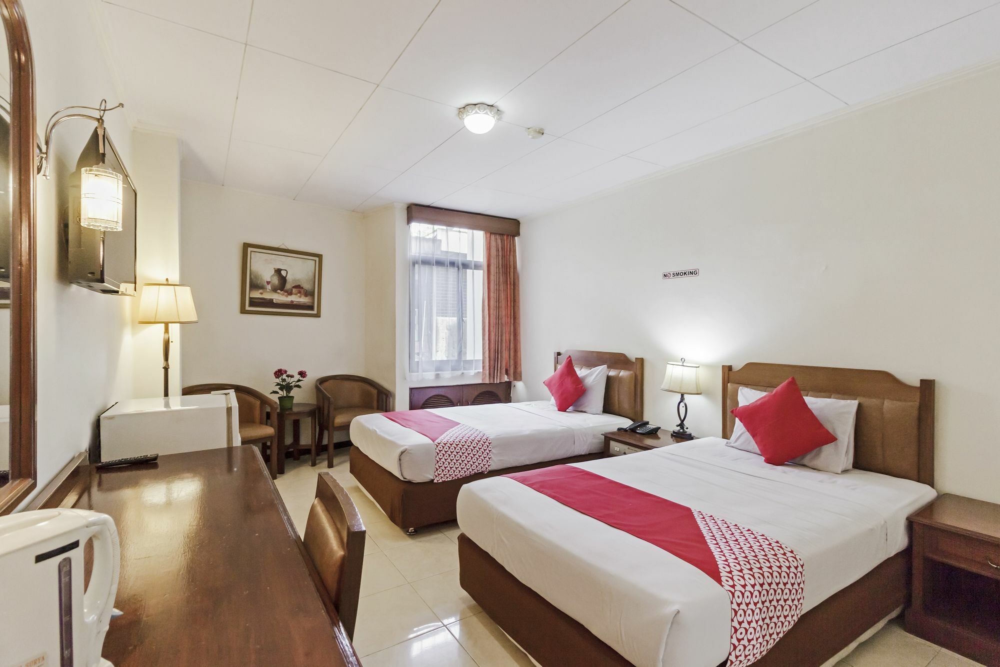 Oyo 108 Hotel Surya Джакарта Екстер'єр фото