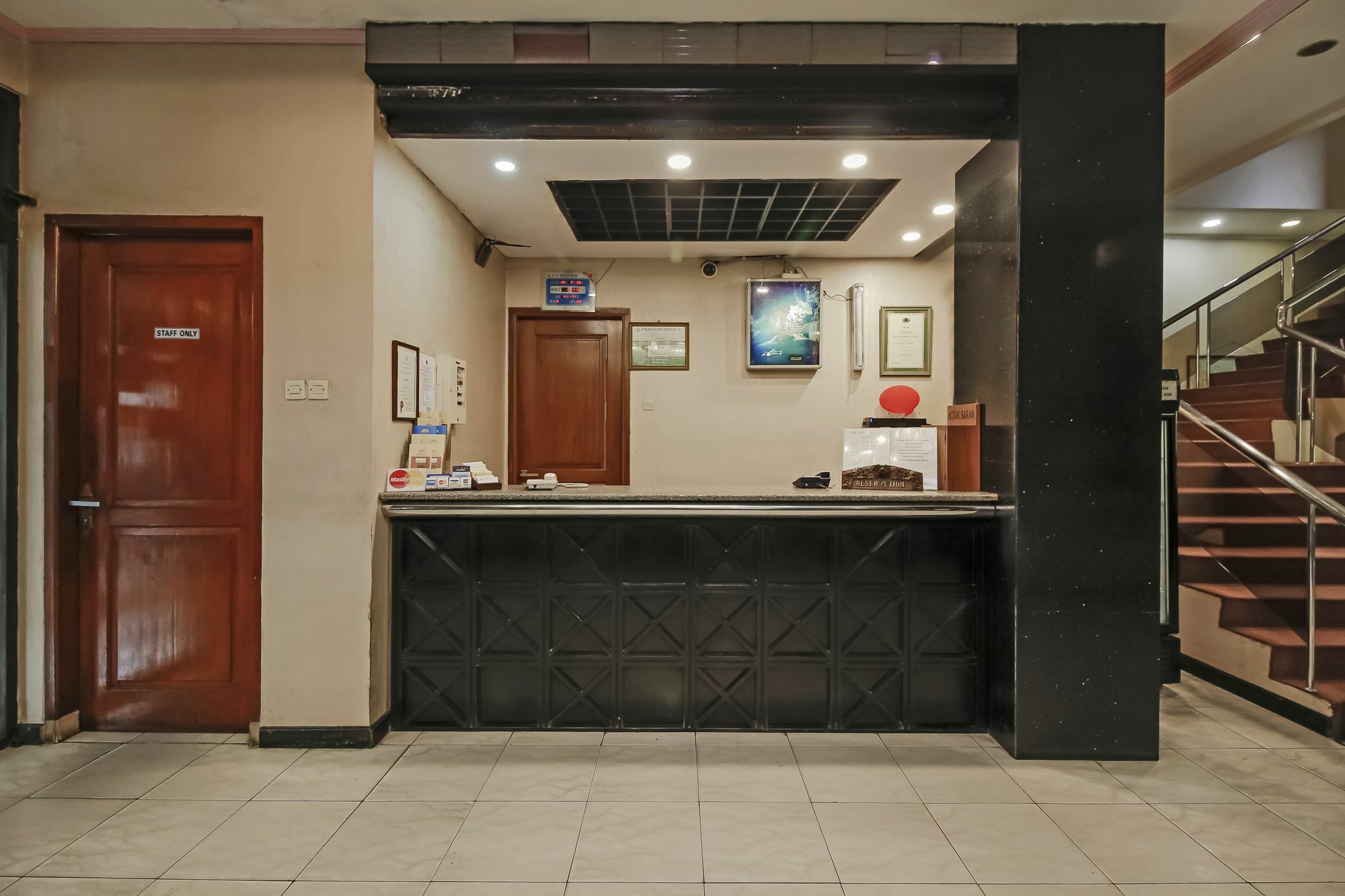 Oyo 108 Hotel Surya Джакарта Екстер'єр фото