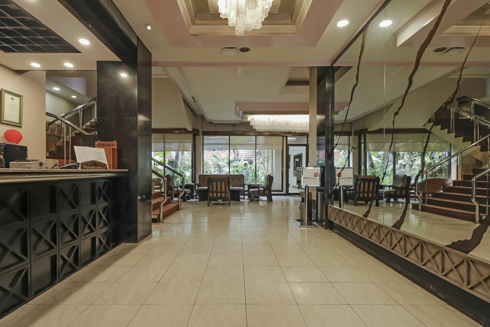 Oyo 108 Hotel Surya Джакарта Екстер'єр фото