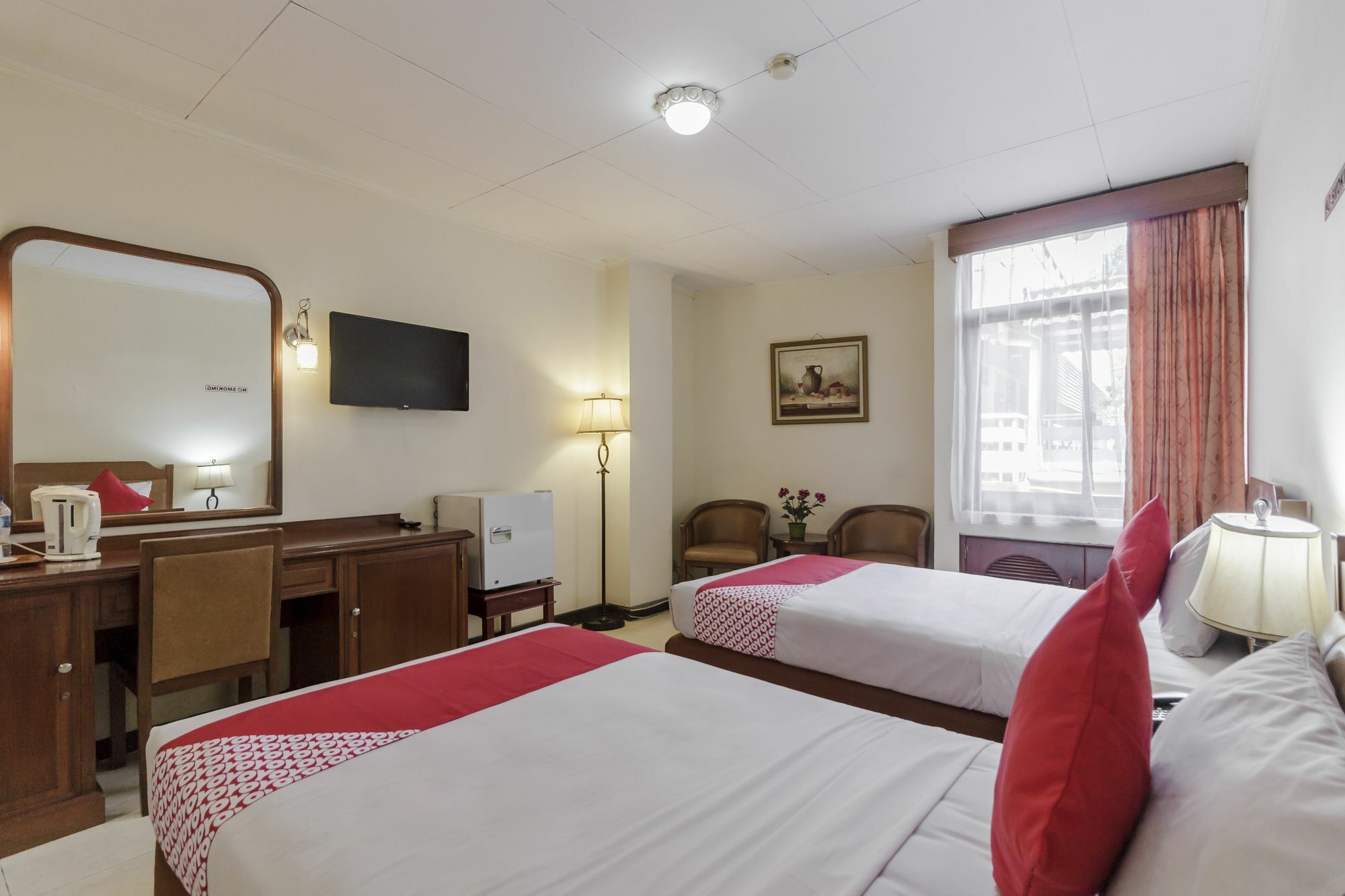 Oyo 108 Hotel Surya Джакарта Екстер'єр фото