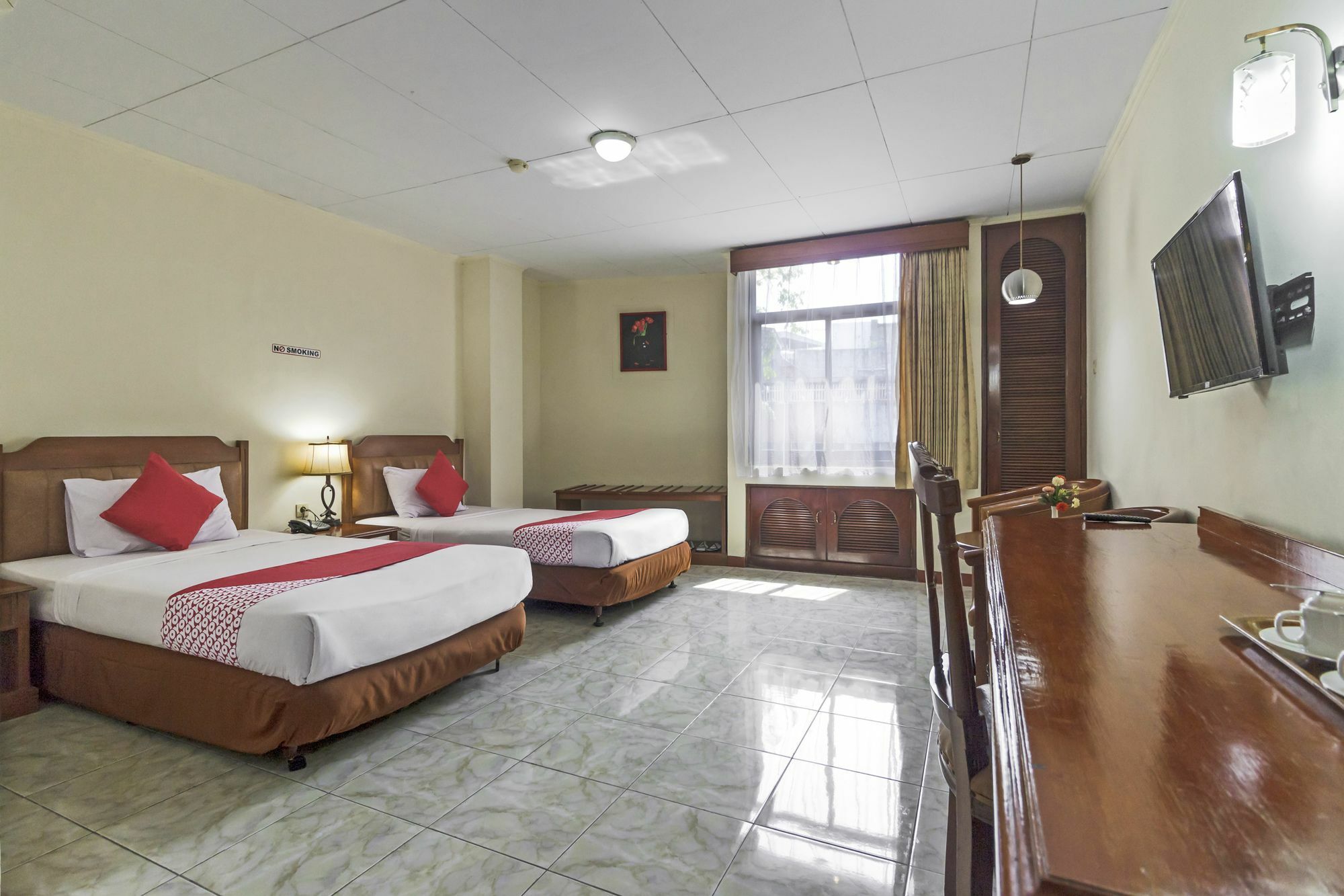 Oyo 108 Hotel Surya Джакарта Екстер'єр фото