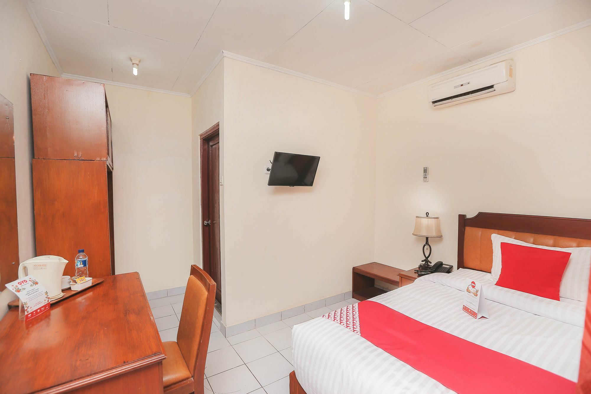 Oyo 108 Hotel Surya Джакарта Екстер'єр фото