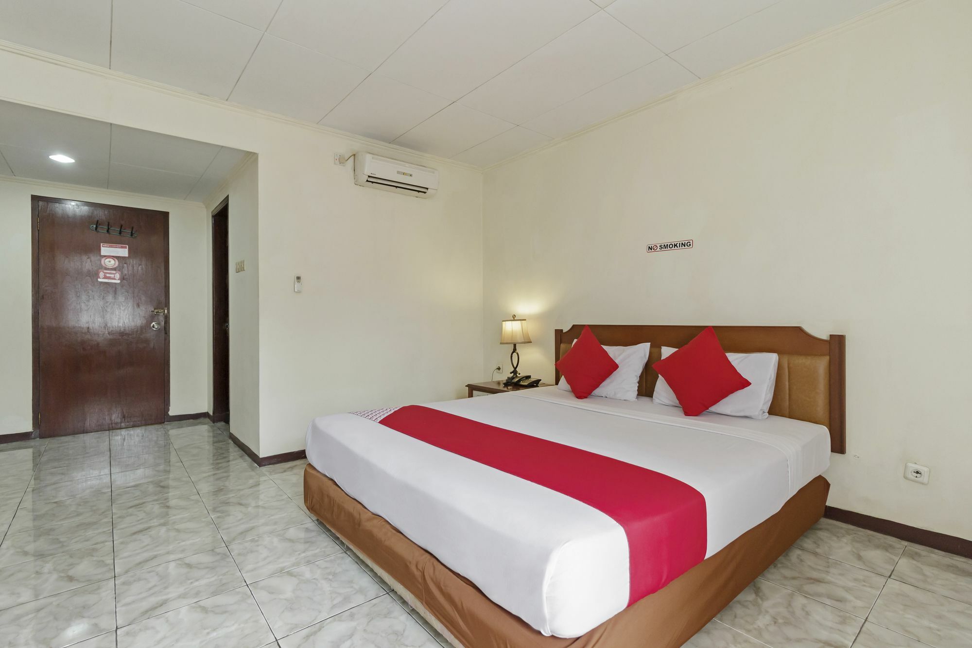 Oyo 108 Hotel Surya Джакарта Екстер'єр фото