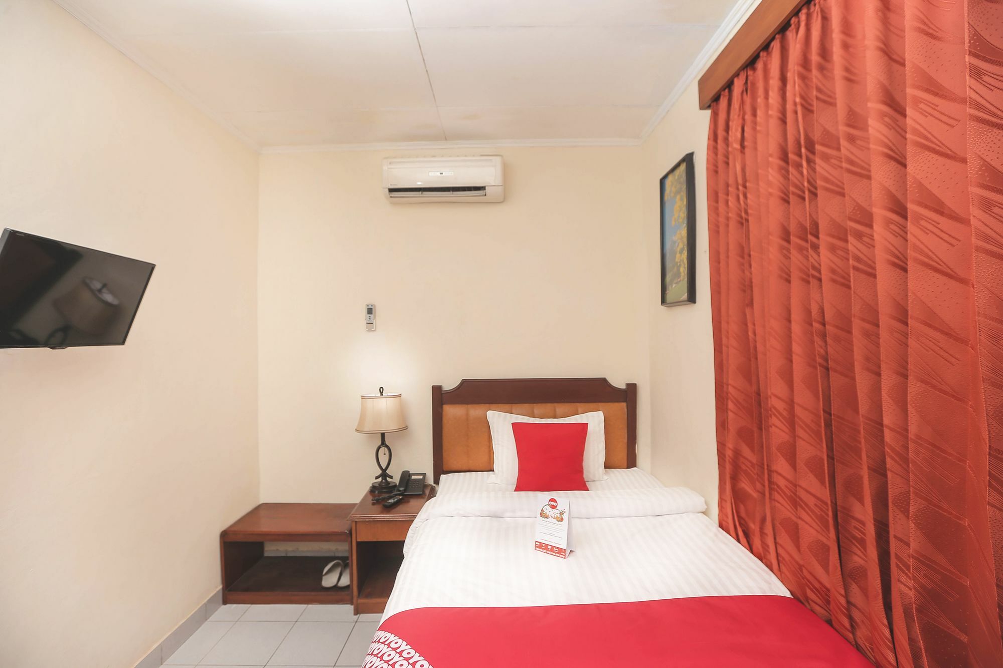 Oyo 108 Hotel Surya Джакарта Екстер'єр фото