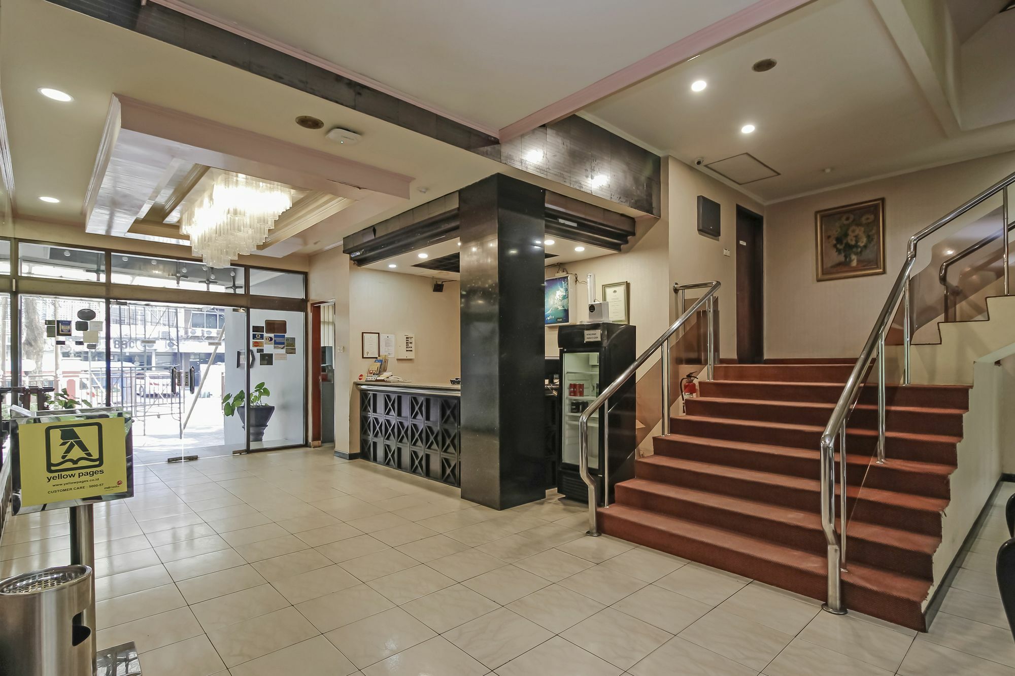 Oyo 108 Hotel Surya Джакарта Екстер'єр фото