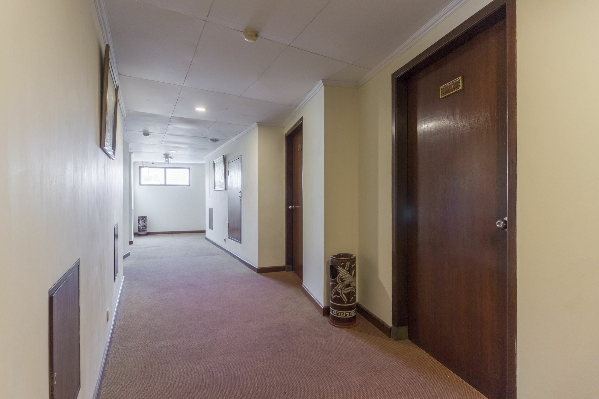 Oyo 108 Hotel Surya Джакарта Екстер'єр фото