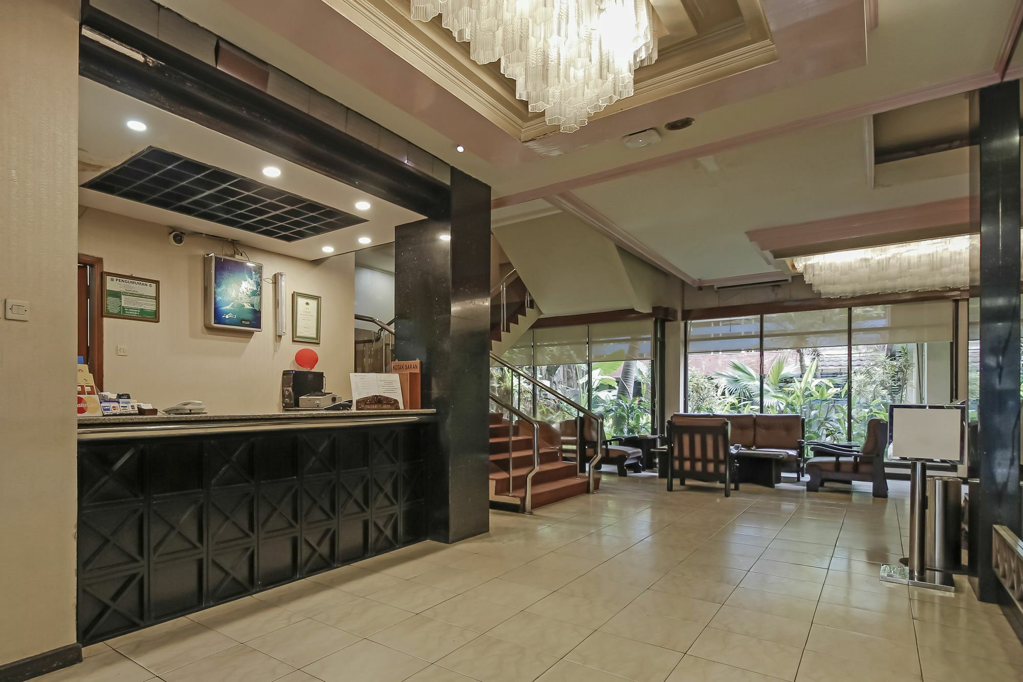 Oyo 108 Hotel Surya Джакарта Екстер'єр фото
