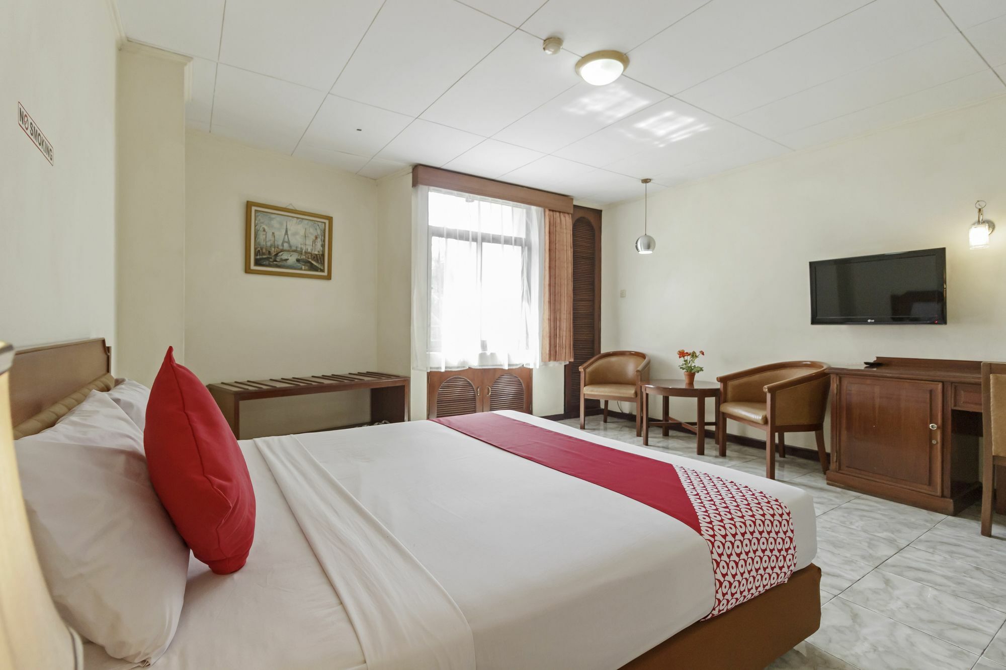 Oyo 108 Hotel Surya Джакарта Екстер'єр фото