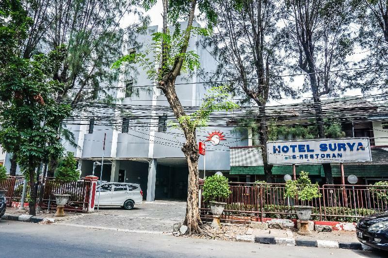 Oyo 108 Hotel Surya Джакарта Екстер'єр фото
