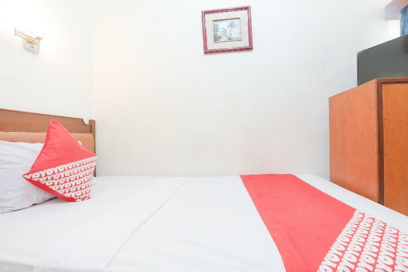 Oyo 108 Hotel Surya Джакарта Екстер'єр фото