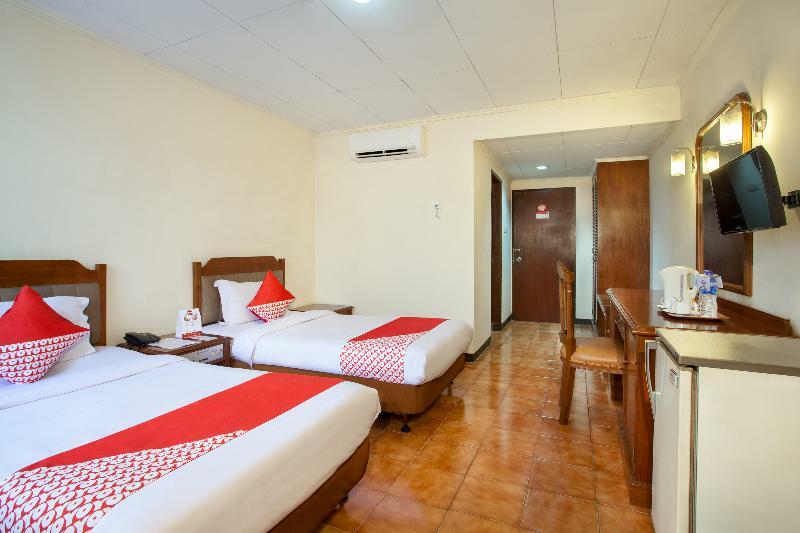 Oyo 108 Hotel Surya Джакарта Екстер'єр фото