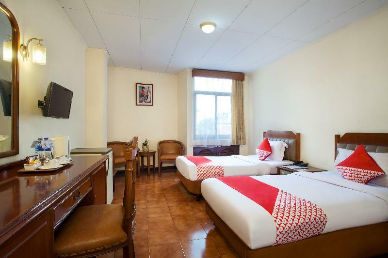Oyo 108 Hotel Surya Джакарта Екстер'єр фото